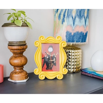 Ukonic Friends Yellow Door Polyresin Photo Frame With Stand | 10 X 7.5 Inches 4 Ukonic Friends Yellow Door Polyresin Photo Frame With Stand | 10 X 7.5 Inches - Image 4