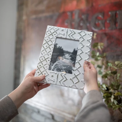 Multi Print 5X7 Gray & White Metal Photo Frame - Foreside Home & Garden 1 Multi Print 5X7 Gray & White Metal Photo Frame - Foreside Home & Garden